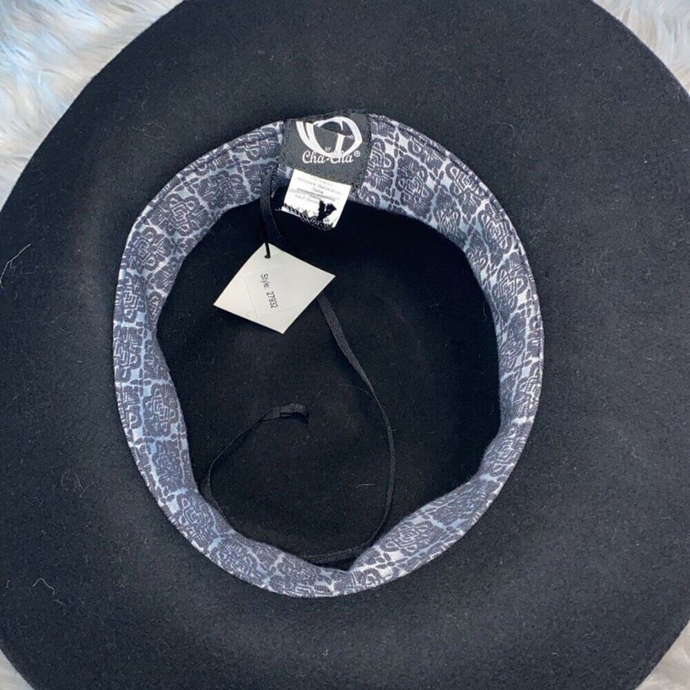 Hat with bird and flower patches by Giovannio New York - Picture 8 of 9